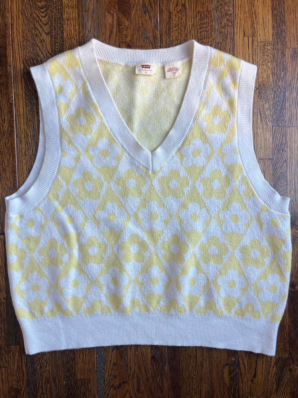 Levi’s Shelly Sweater Vest — yellow and white with flower pattern size L